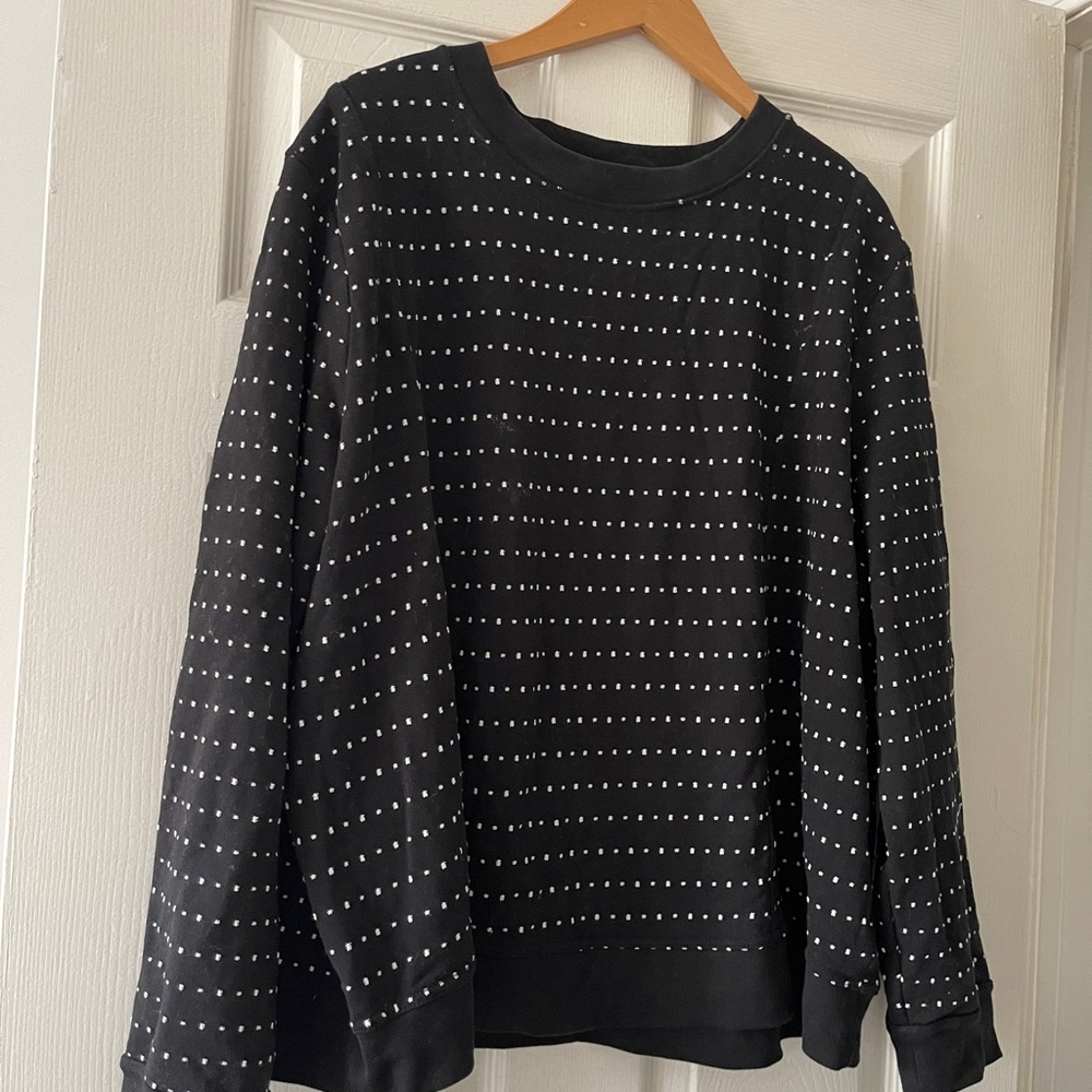 Time and Tru Black and White Crewneck Sweater Size XXXL